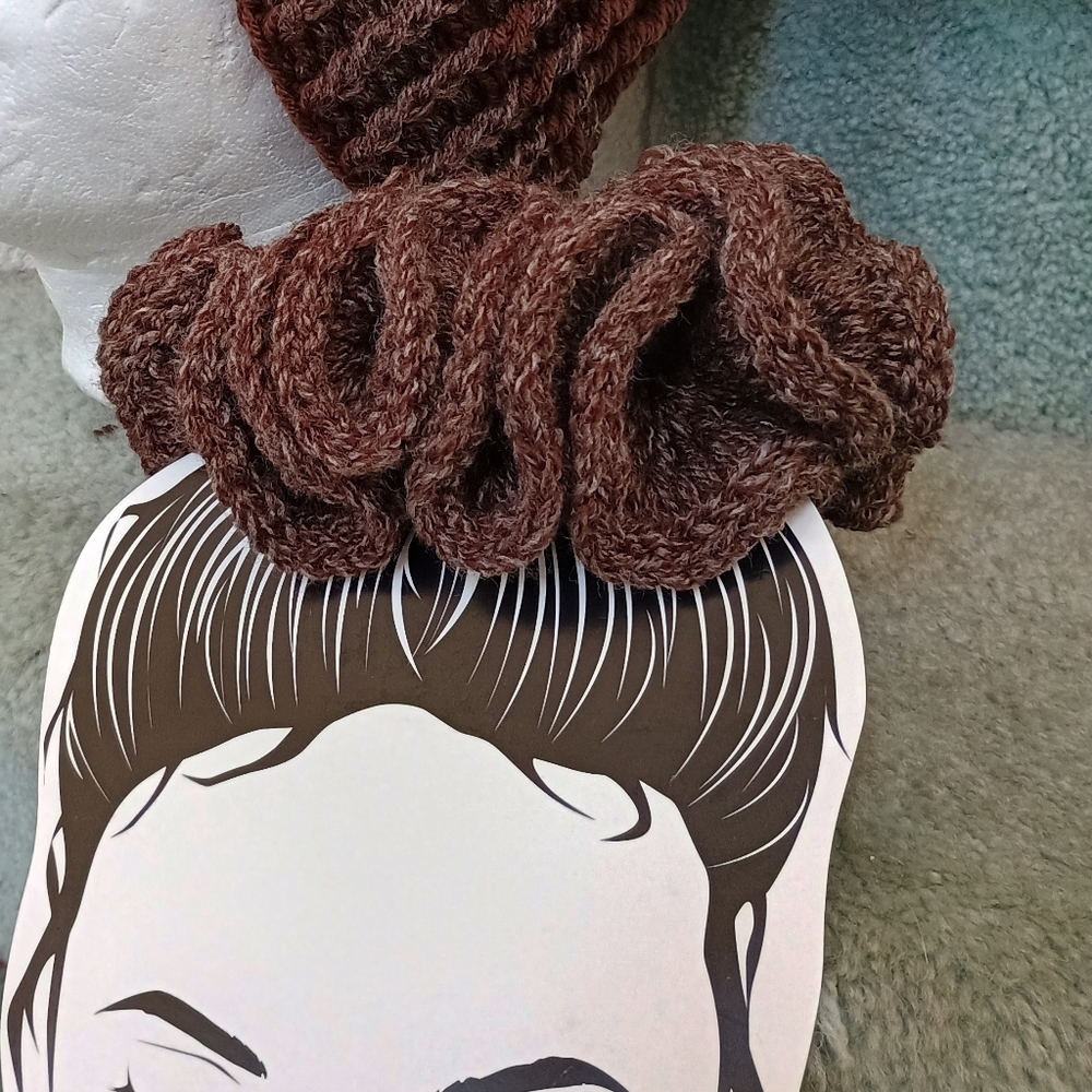 Scrunchie - Picture 14 of 16
